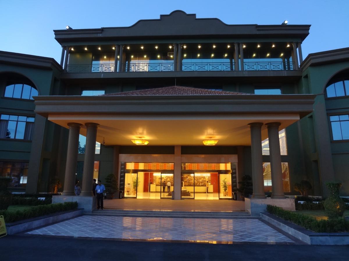 Dork Jumpa Hotel Вьентьян Экстерьер фото